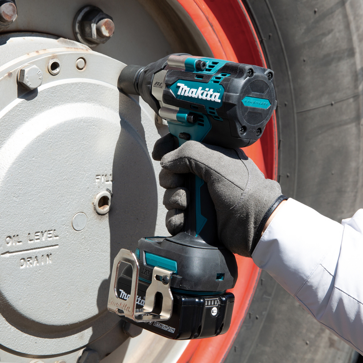 Avvitatore ad impulsi Makita LXT ® DTW700RTJ