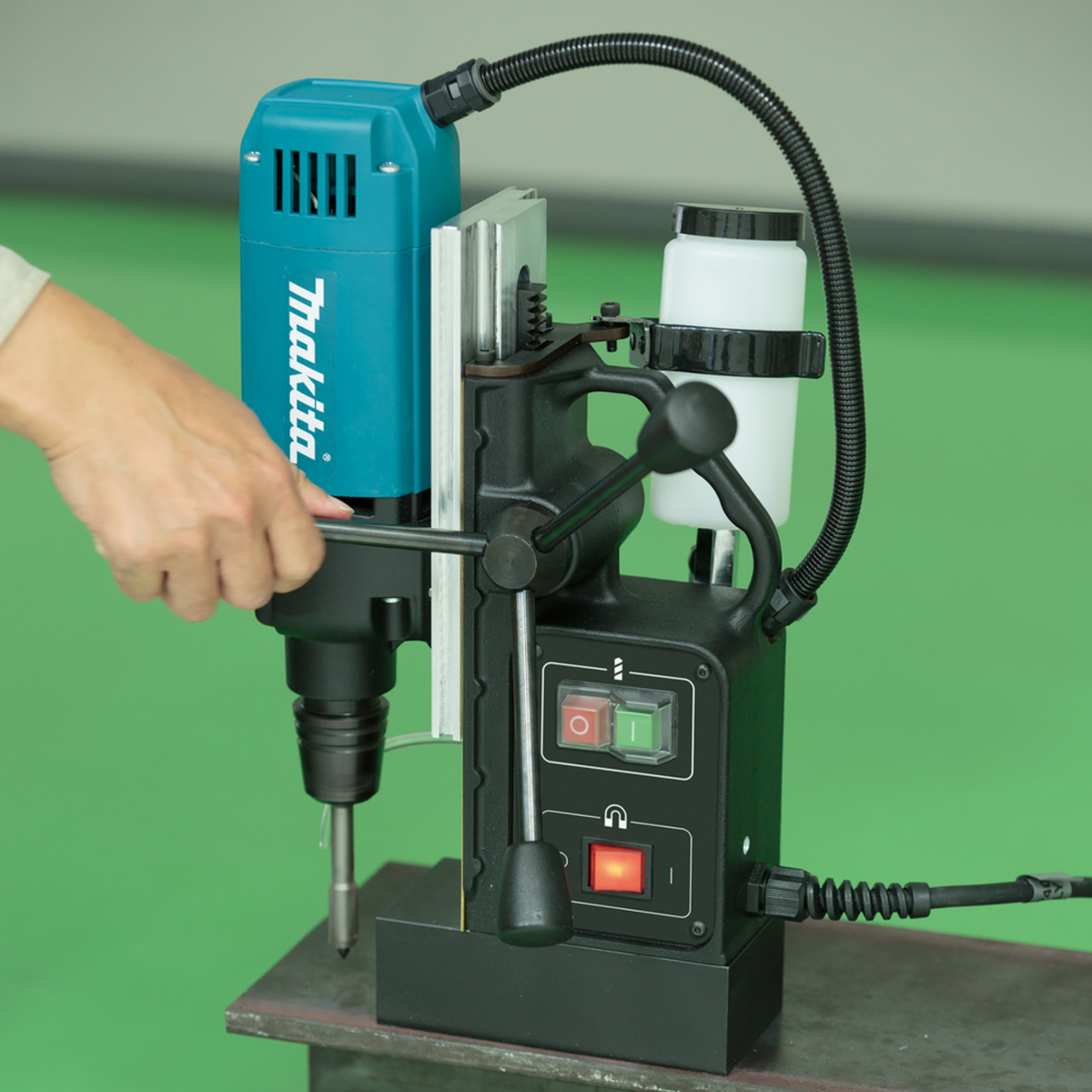 Trapano Makita a colonna base magnetica HB350