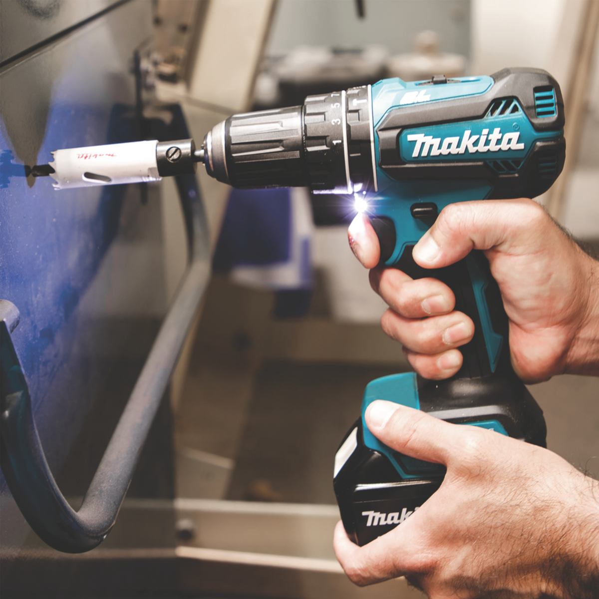 Trapano avvitatore Makita con percussione LXT ® DHP485RF3J