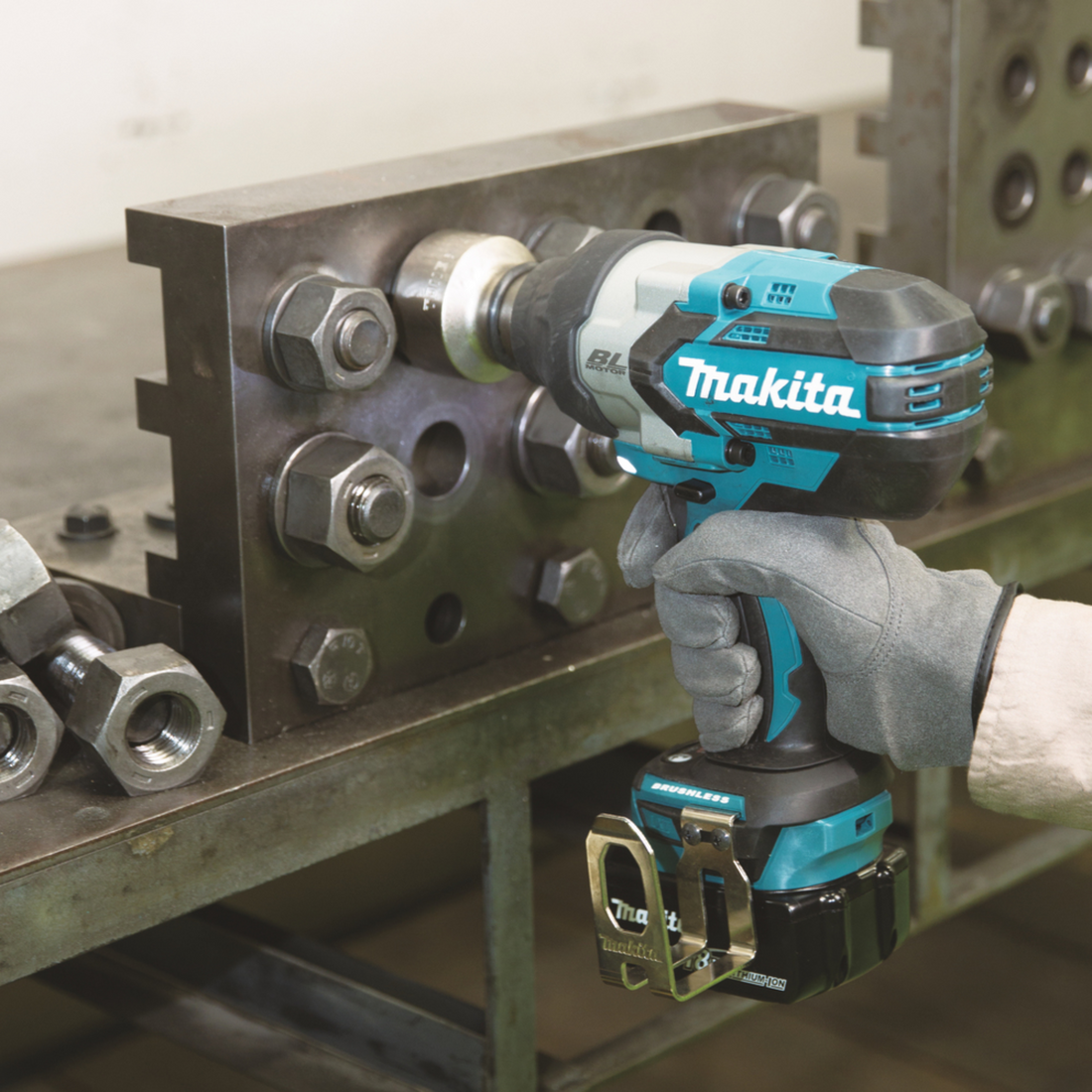 Avvitatore ad impulsi Makita LXT ® DTW1001RTJ