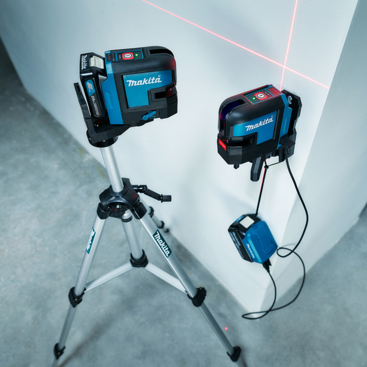 Tracciatore laser Makita CXT ® SK105DZ + Treppiedi Makita 1.5 M PER TRACCIATORI LASER